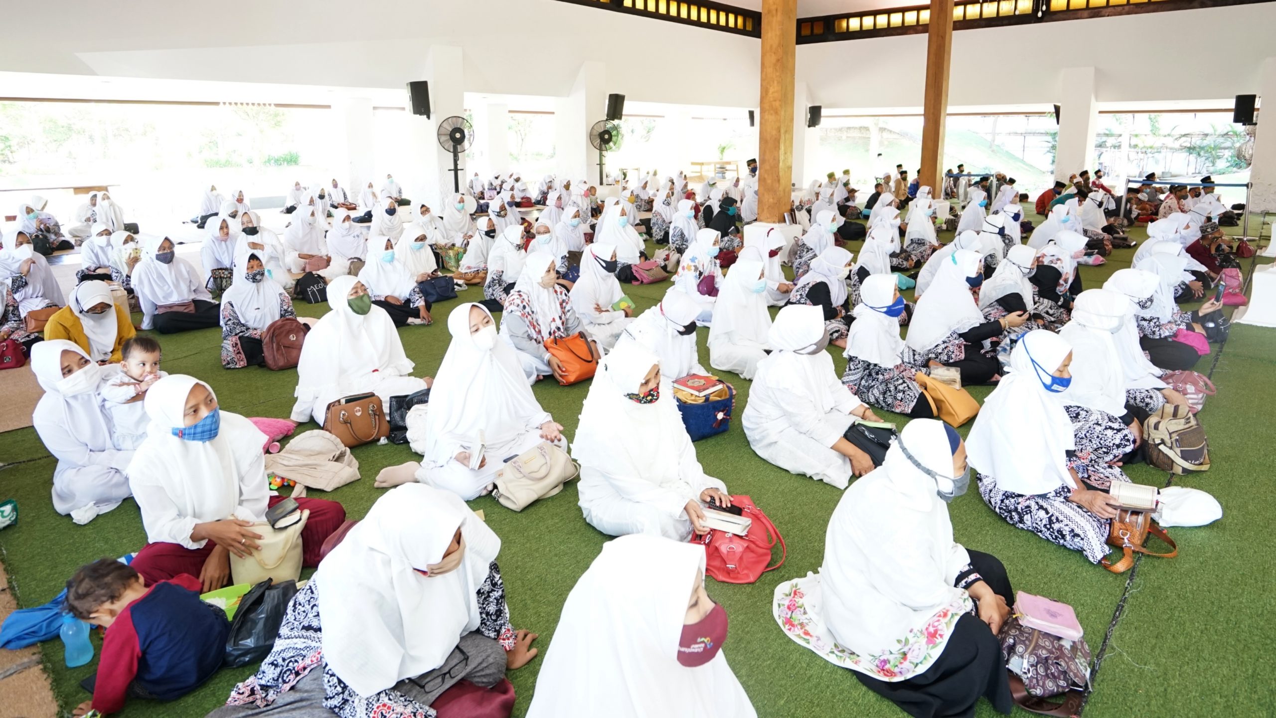 Khataman Al,Quran Akbar Untuk Keselamatan Bangsa Digelar di Pendopo Sabaha Swagata Blambangan Banyuwangi. (Foto: dok HUMAS Pemkab Banyuwangi)