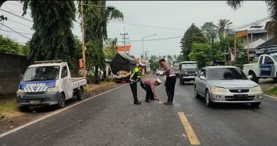 Kecelakaan Beruntun Libatkan Truk Isuzu, Toyota Hiace dan Honda Vario di Ketapang Banyuwangi Kecelakaan Beruntun Libatkan Truk Isuzu, Toyota Hiace dan Honda Vario di Ketapang Banyuwangi