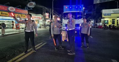 Polresta Banyuwangi Kerahkan Personel Penuh Atasi Kepadatan di Pelabuhan Ketapang Polresta Banyuwangi Kerahkan Personel Penuh Atasi Kepadatan di Pelabuhan Ketapang