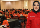 Nama tokoh perempuan muda asal kabupaten paling ujung timur Pulau Jawa Desi Prakasiwi, mencuat dan disebut-sebut sebagai salah satu kandidat kuat dalam bursa calon Ketua Dewan Pimpinan Cabang (DPC) PDI Perjuangan Kabupaten Banyuwangi, Provinsi Jawa Timur. Foto : Redaksi Banyuwangihits.id