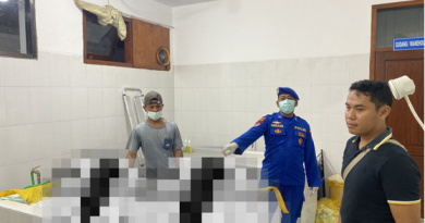 Satpolairud Evakuasi Jenazah Tanpa Identitas di Pesisir Pantai Rowobendo Satpolairud Evakuasi Jenazah Tanpa Identitas di Pesisir Pantai Rowobendo