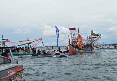 Satpolairud Polresta Banyuwangi Amankan Tradisi Petik Laut 2025 di Selat Bali Satpolairud Polresta Banyuwangi Amankan Tradisi Petik Laut 2025 di Selat Bali