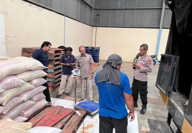 Demi Ketahanan Pangan, Polresta Banyuwangi Dampingi Petani Serahkan Hasil Panen ke Bulog. Demi Ketahanan Pangan, Polresta Banyuwangi Dampingi Petani Serahkan Hasil Panen ke Bulog.