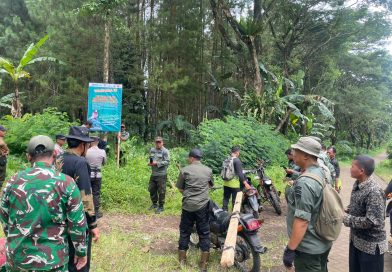 Cegah Perambahan Hutan, Aparat Gelar Patroli Gabungan di RPH Bayu Songgon.