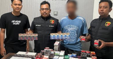 Polsek Wongsorejo Bongkar Penjualan Rokok Ilegal di Desa Bajulmati.