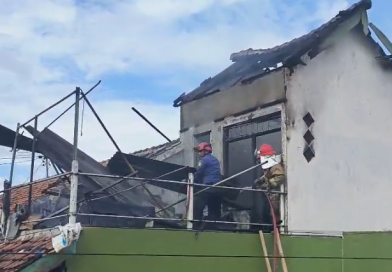 Kebakaran Rumah Lantai Dua di Glagah Banyuwangi, Kerugian Diperkirakan Capai Rp50 Juta.