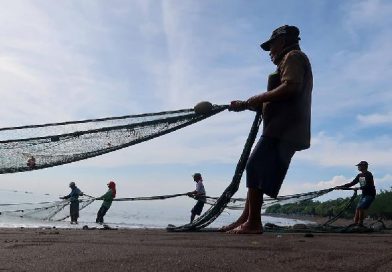 KKP Kejar Target Produksi Ikan Nasional 3,57 Juta Ton di 2026, Nelayan di Pulau Santen Aktif Melaut.