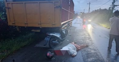Kecelakaan Antar Honda Vario dan Truk Fuso di Pesanggaran Satu Orang Dikabarkan Meninggal Dunia. Kecelakaan Antar Honda Vario dan Truk Fuso di Pesanggaran Satu Orang Dikabarkan Meninggal Dunia.