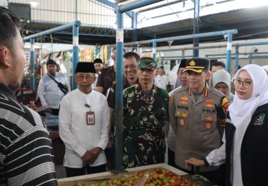 Pastikan Stabilisasi Harga Jelang Ramadhan 1447 H, Kapolres Banyuwangi dan Forkopimda Gelar Sidak Pangan-Energi. Pastikan Stabilisasi Harga Jelang Ramadhan 1447 H, Kapolres Banyuwangi dan Forkopimda Gelar Sidak Pangan-Energi.