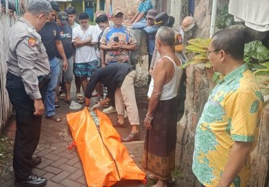 Mayat Pria Lanjut Usia Ditemukan Mengambang di Sungai Kalilo Banyuwangi, Polisi Selidiki Penyebab Kematian. Mayat Pria Lanjut Usia Ditemukan Mengambang di Sungai Kalilo Banyuwangi, Polisi Selidiki Penyebab Kematian.