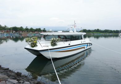 Industri Galangan Kapal Banyuwangi Tembus Pasar Eropa, Wabup Mujiono Serahkan Kapal Catamaran X38. Industri Galangan Kapal Banyuwangi Tembus Pasar Eropa, Wabup Mujiono Serahkan Kapal Catamaran X38.