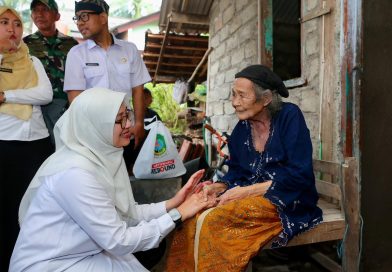 Pemerintah Banyuwangi Hadirkan “Lapor Camat”, Kanal Aduan Publik Cepat Lewat Telepon dan WhatsApp. Pemerintah Banyuwangi Hadirkan “Lapor Camat”, Kanal Aduan Publik Cepat Lewat Telepon dan WhatsApp.