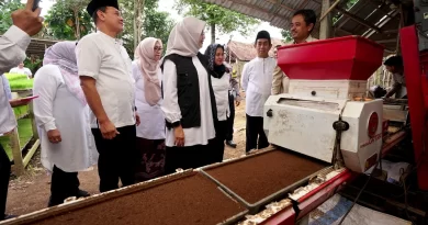 Bupati Banyuwangi Dukung Swasembada Pangan dengan Ajak Anak Muda Terjun ke Pertanian Modern. Bupati Banyuwangi Dukung Swasembada Pangan dengan Ajak Anak Muda Terjun ke Pertanian Modern.