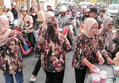 GM FKPPI Banyuwangi Bagikan 300 Takjil di Hari ke-20 Ramadhan, Wujud Kepedulian kepada Masyarakat.