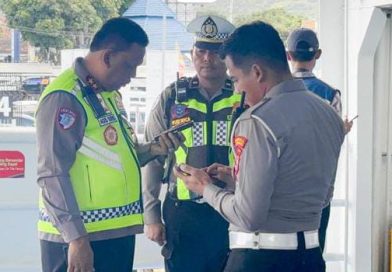 Wakasatlantas Polresta Banyuwangi Dampingi Kakorlantas Tinjau Arus Mudik di Ketapang dalam Operasi Ketupat Semeru 2026. Wakasatlantas Polresta Banyuwangi Dampingi Kakorlantas Tinjau Arus Mudik di Ketapang dalam Operasi Ketupat Semeru 2026.