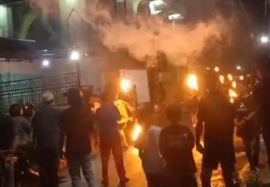 Tradisi Pitulikuran Semarakkan Malam Ramadhan di Banyuwangi, Warga Cawang Gelar Pencak Obor. Tradisi Pitulikuran Semarakkan Malam Ramadhan di Banyuwangi, Warga Cawang Gelar Pencak Obor.