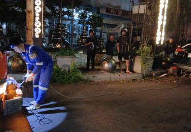 Mobil Tabrak Lampu Lalu Lintas di Simpang Empat Cungking Banyuwangi, Damkar Lakukan Evakuasi Cepat. Mobil Tabrak Lampu Lalu Lintas di Simpang Empat Cungking Banyuwangi, Damkar Lakukan Evakuasi Cepat.