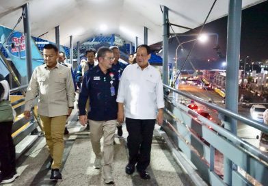 Wamenhub Suntana Tinjau Langsung Antrean Kendaraan Pemudik Bali–Jawa di Gilimanuk, ASDP Terapkan Skema TBB. Wamenhub Suntana Tinjau Langsung Antrean Kendaraan Pemudik Bali–Jawa di Gilimanuk, ASDP Terapkan Skema TBB.