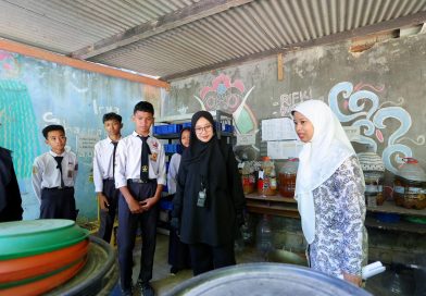 Bupati Ipuk Apresiasi Inovasi Siswa SMPN 3 Banyuwangi, Sampah Disulap Jadi Pupuk dan Produk Ekonomis. Bupati Ipuk Apresiasi Inovasi Siswa SMPN 3 Banyuwangi, Sampah Disulap Jadi Pupuk dan Produk Ekonomis.