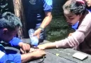 Cincin Nyangkut di Jari, Remaja Desa Genteng Minta Bantuan Damkar. Cincin Nyangkut di Jari, Remaja Desa Genteng Minta Bantuan Damkar.