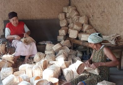 Harga Plastik Naik, Besek Bambu Papring di Kecamatan Kalipuro Banyuwangi Diserbu Pembeli hingga Harus Inden.