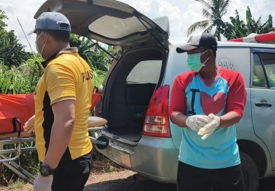Bau Busuk Menyengat di Rumah Kosong Warga Wongsorejo, Ternyata Jasad Pria Berusia 46 Tahun. Bau Busuk Menyengat di Rumah Kosong Warga Wongsorejo, Ternyata Jasad Pria Berusia 46 Tahun.