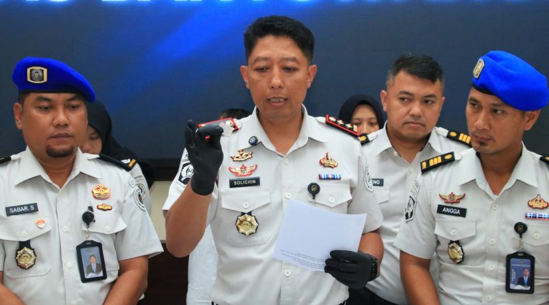 Coba Kelabui Petugas, Pengunjung Lapas Banyuwangi Tertangkap Tangan Buang Paket Diduga Sabu ke Tempat Sampah