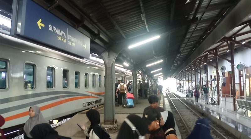 KAI Daop 9 Jember Minta Maaf, KA Pandalungan dan Blambangan Ekspres Terlambat Akibat Gangguan di Bekasi Timur.