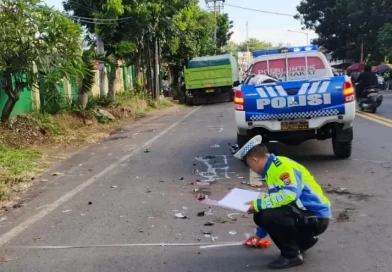 Kecelakaan Maut Banyuwangi–Situbondo, Pemotor Muncar Tewas Hantam Truk Parkir di Ketapang. Kecelakaan Maut Banyuwangi–Situbondo, Pemotor Muncar Tewas Hantam Truk Parkir di Ketapang.
