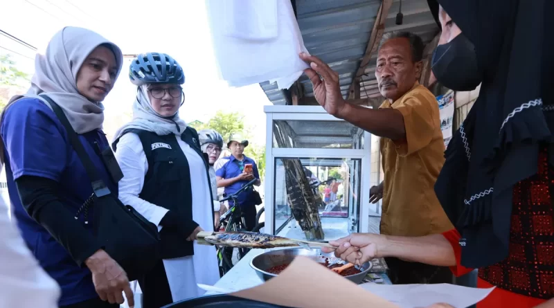 Resep Turun-Temurun Ikan Asap Blimbingsari Banyuwangi Jadi Daya Tarik Wisata Kuliner.