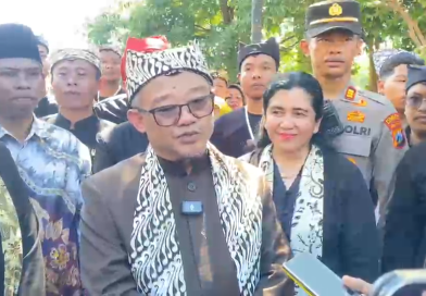 Pimpin Upacara Hardiknas 2026 di Banyuwangi, Menteri Pendidikan Dasar dan Menengah Tekankan Peran Semua Pihak dalam Transformasi Pendidikan.