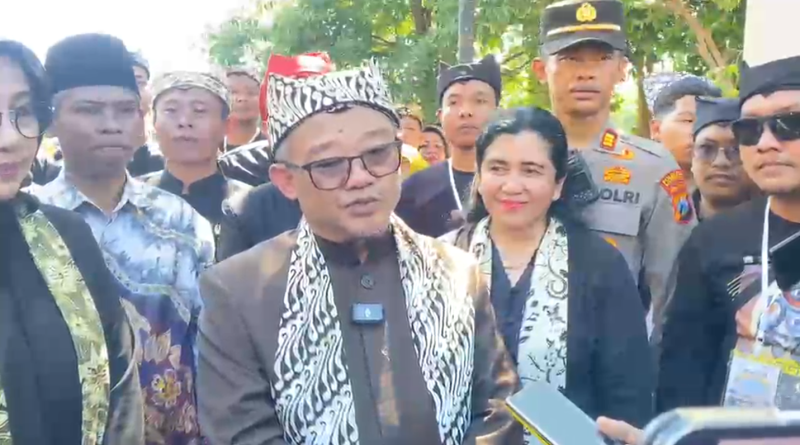 Pimpin Upacara Hardiknas 2026 di Banyuwangi, Menteri Pendidikan Dasar dan Menengah Tekankan Peran Semua Pihak dalam Transformasi Pendidikan.