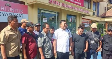 Warga Kawasan Pesisir Marina Boom Protes Kasus Penganiayaan WNA Rusia Terkait Sound System.
