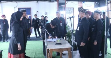 Tekankan Pelayanan Turun Langsung ke Warga, Bupati Ipuk Rotasi 52 Pejabat Pemkab Banyuwangi di Mall Pelayanan Publik Pasar Rogojampi. Tekankan Pelayanan Turun Langsung ke Warga, Bupati Ipuk Rotasi 52 Pejabat Pemkab Banyuwangi di Mall Pelayanan Publik Pasar Rogojampi.