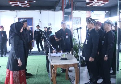 Tekankan Pelayanan Turun Langsung ke Warga, Bupati Ipuk Rotasi 52 Pejabat Pemkab Banyuwangi di Mall Pelayanan Publik Pasar Rogojampi.