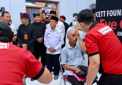 Operasi Katarak Gratis di PMI Banyuwangi Diserbu Ratusan Masyarakat.
