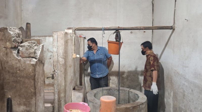 Warga Genteng Kulon Digegerkan Penemuan Jenazah Lansia di Kamar Mandi.