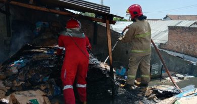 Diduga Akibat Hubungan Arus Pendek Listrik Toko di Banyuwangi Dilahap Si Jago Merah.