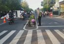 Truk Bermuatan Gabah Terguling di Jalan Raya Basuki Rahmat Lateng Banyuwangi, Sopir Diduga Mengantuk.
