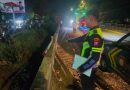Hindari Pejalan Kaki Truk Box Terguling di Jembatan Kramasan Wongsorejo.