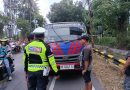 Kecelakaan Beruntun Libatkan Empat Kendaraan di Jalan Raya Ketapang, Sopir Truk Bermuatan Sapi Alami Luka-Luka.