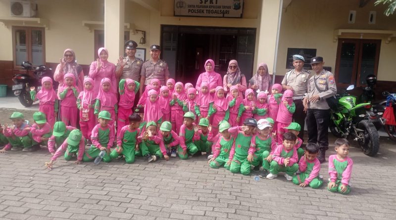 Kenalkan Profesi Polisi pada Anak Usia Dini, Polsek Tegalsari Dikunjungi TK Mukhtar Syafaat.