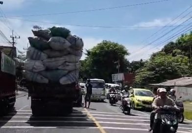 Tiga Kendaraan Kecelakaan Beruntun Terjadi di Kalirejo Kecamatan Kabat Tiga Kendaraan Kecelakaan Beruntun Terjadi di Kalirejo Kecamatan Kabat